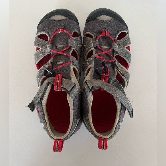 Keen Seacamp II CNX Gray and Red Youth Sandals, Big Boy Size 5 - Picture 3 of 13
